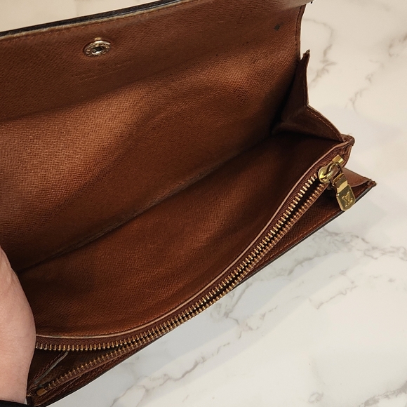 Authentic Louis Vuitton Monogram Sarah Wallet - Picture 9 of 13